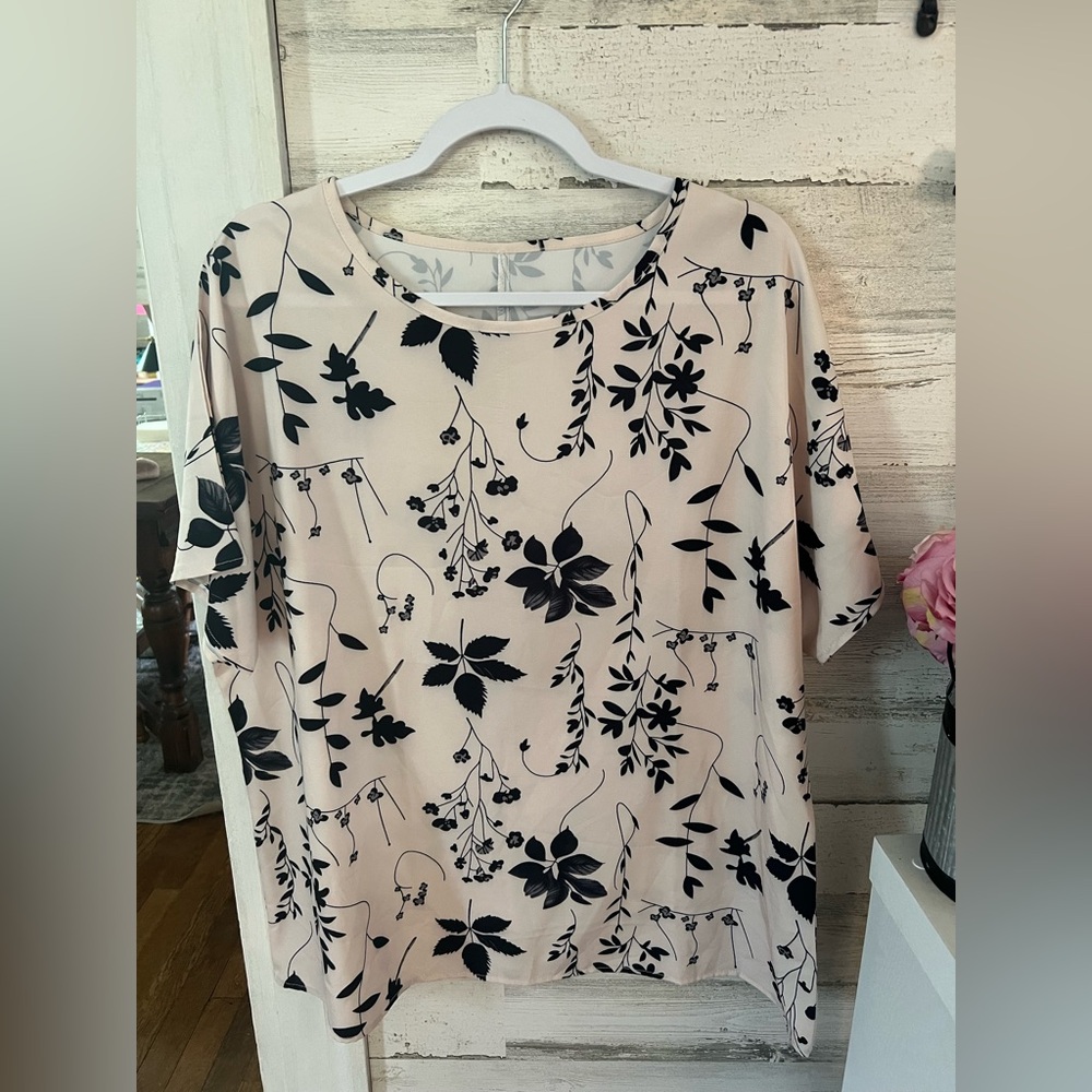 Cream and Black Boxy Short Sleeve Blouse